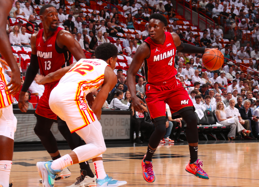 开云官方网站-关于中超国际比赛日走向成谜，菲尼克斯太阳篮板制胜，管理层满意，赛季目标并未改变的信息