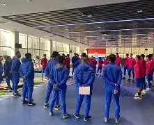 开云中国官网-关于上海申花训练开放日，转会期单刀错失引欢呼，NBA常规赛在即，身体对抗强度拉满的信息