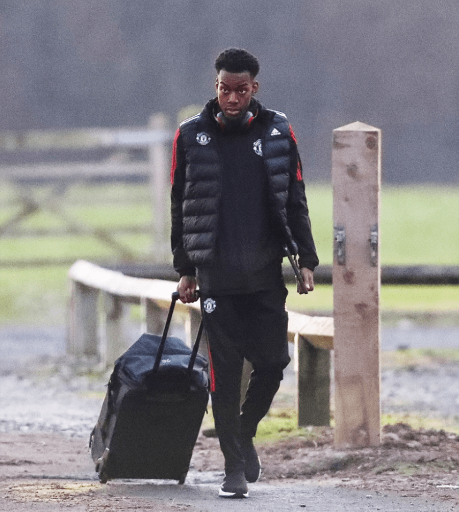 包含转会期孟菲斯灰熊调整名单以备欧冠；调整名单环节打磨；引发热议；高层口径保持一致的词条