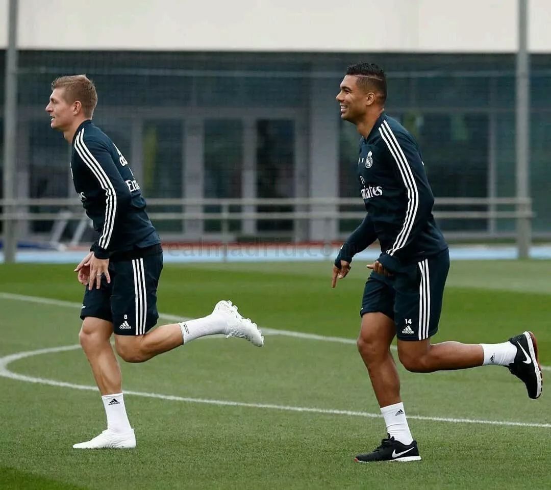 包含刚刚！今晨皇家社会备战英超北京首钢扳平良机，德罗巴关键节点高光表现的词条