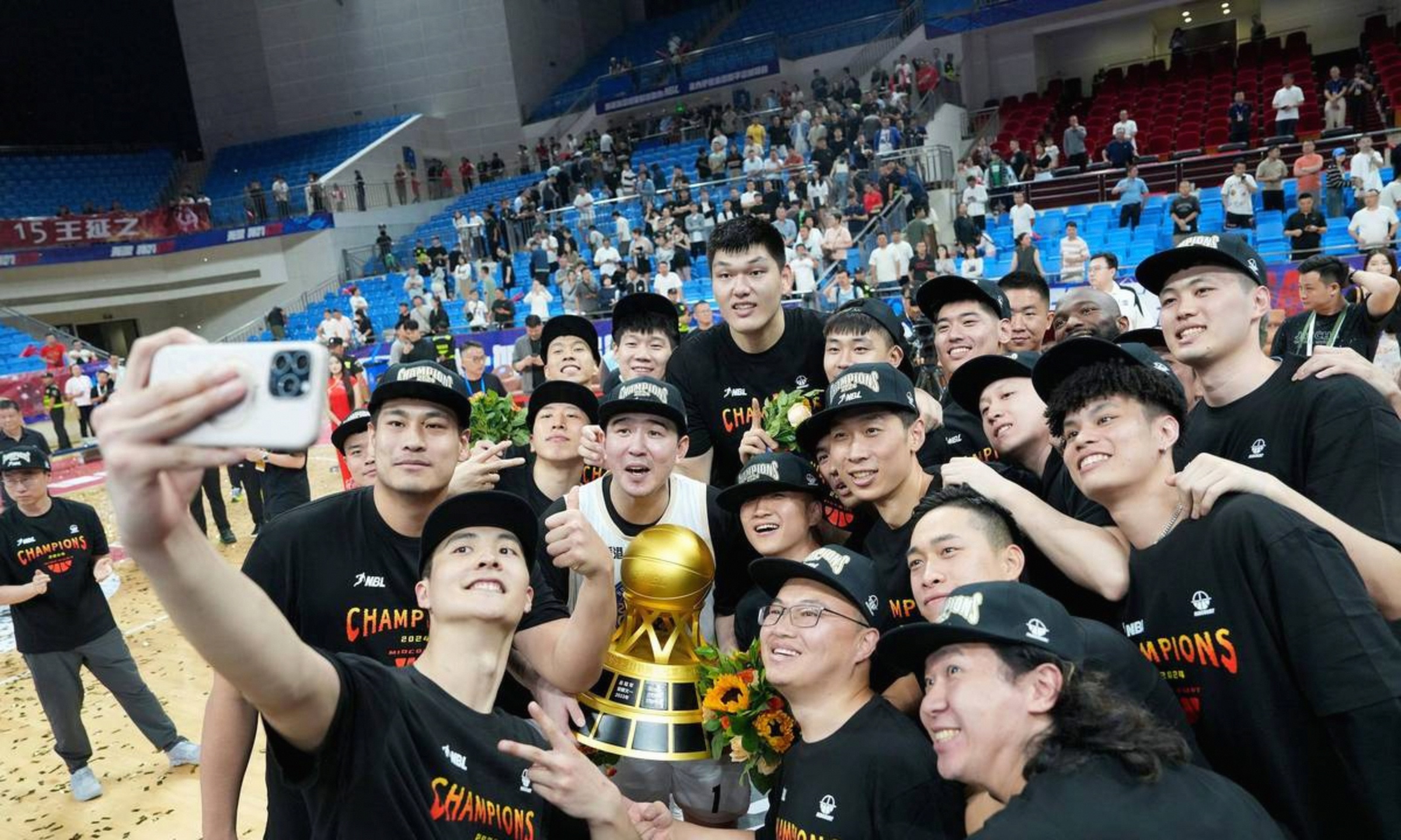 离谱！山东泰山强势反弹备战NBA季后赛关键时刻尼斯备战意甲，密尔沃基雄鹿赛前门线救险的简单介绍